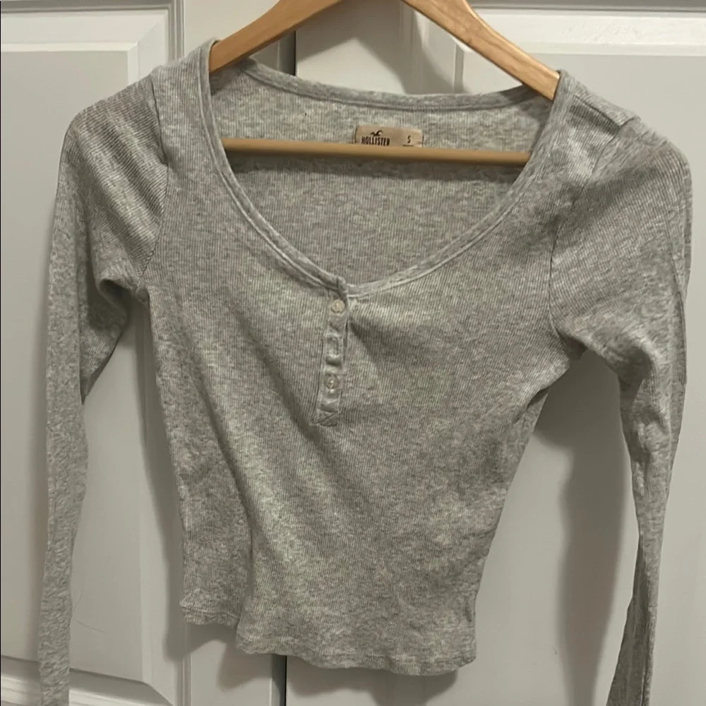 Hollister s Light Gray Long Sleeve Blouse - Picture 1 of 3